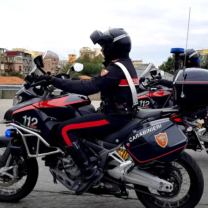 Melito,\u00A0i carabinieri controllano un cantiere e un negozio di alimentari: denunciato un uomo\n