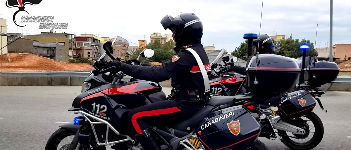 Melito,\u00A0i carabinieri controllano un cantiere e un negozio di alimentari: denunciato un uomo\n