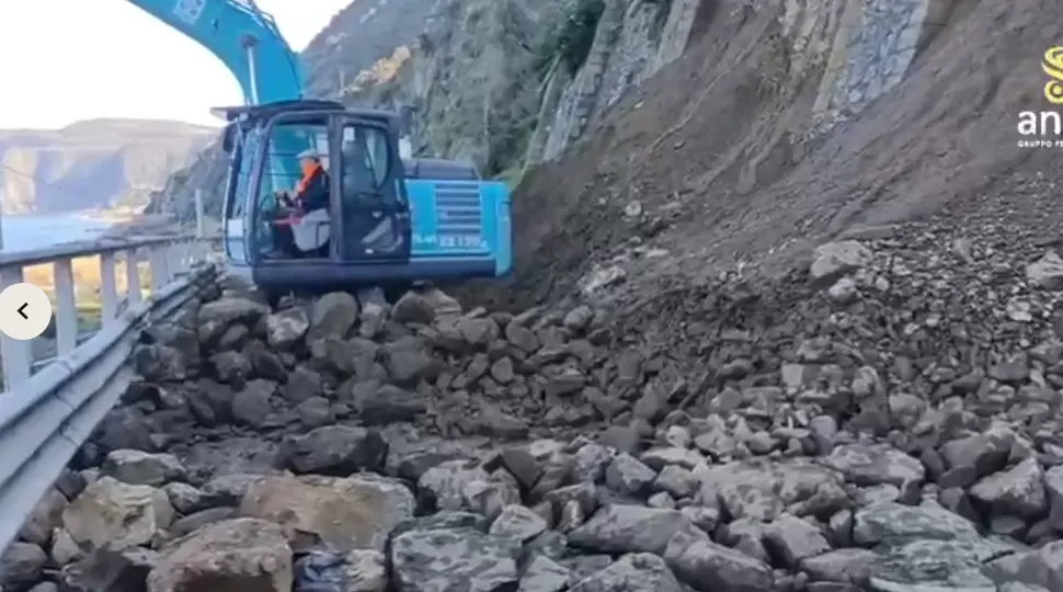 Anas al lavoro per ricucire le ferite del maltempo: avanti senza sosta i lavori di messa in sicurezza del costone sulla Ss18\n