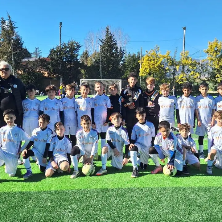 Scuola calcio, i “pulcini” della Bulldog Vibo trionfano al torneo di Lamezia Terme: primo e secondo posto\n