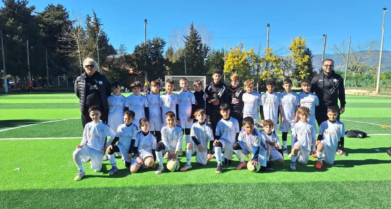 Scuola calcio, i “pulcini” della Bulldog Vibo trionfano al torneo di Lamezia Terme: primo e secondo posto\n