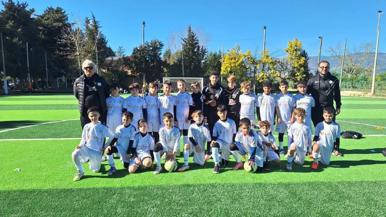 Scuola calcio, i “pulcini” della Bulldog Vibo trionfano al torneo di Lamezia Terme: primo e secondo posto\n