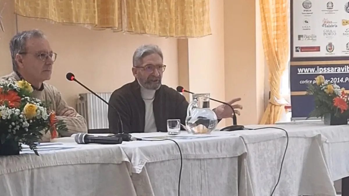 Serra, il chirurgo-scrittore\u00A0Nisticò conquista gli studenti dell’IIS Einaudi con il suo nuovo libro “All Inclusive”\n