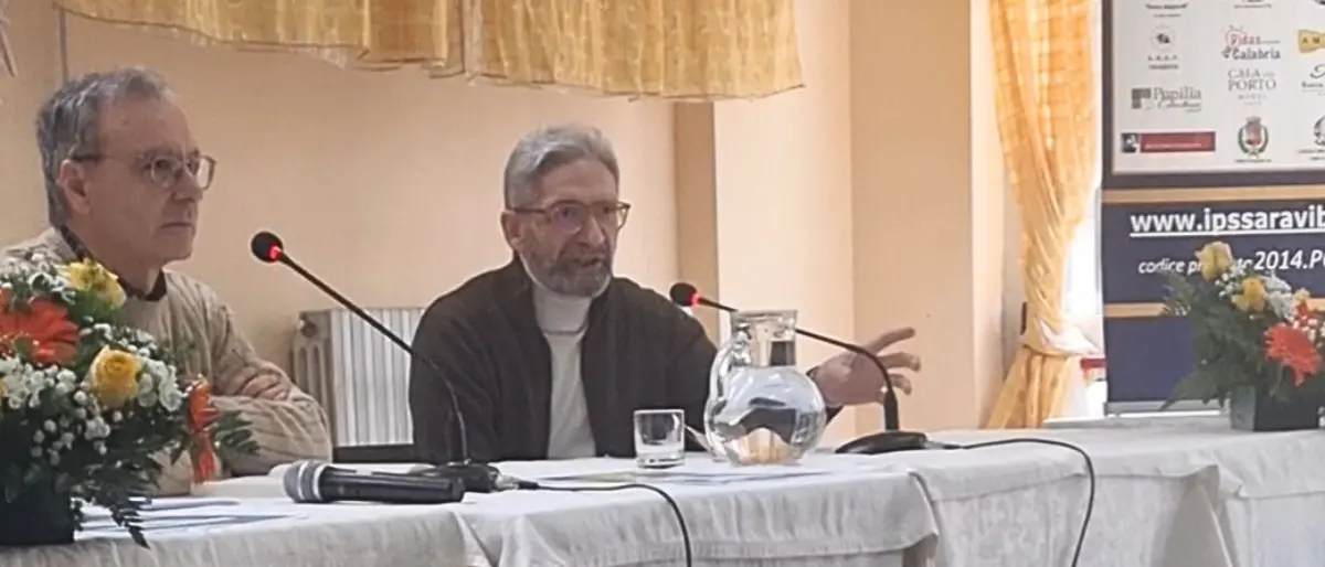 Serra, il chirurgo-scrittore\u00A0Nisticò conquista gli studenti dell’IIS Einaudi con il suo nuovo libro “All Inclusive”\n