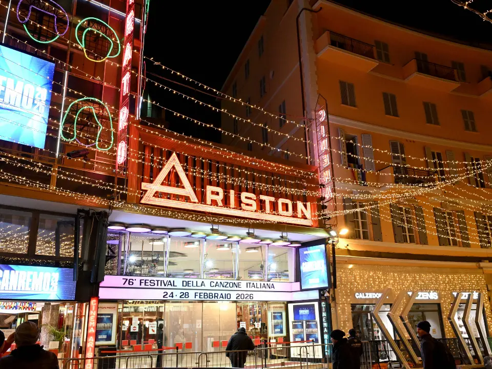 Prove generali all’Ariston: posti contesi, intoppi tecnici e primi “verdetti” del pubblico accreditato