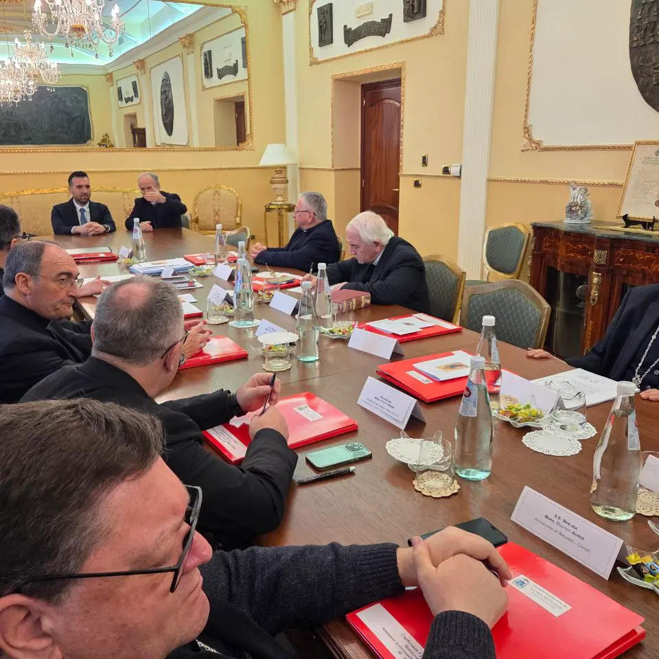 Non solo l'autonomia differenziata, ora la Chiesa \n\ncritica il Governo Meloni anche\u00A0sulle politiche migratorie (e il referendum)\n