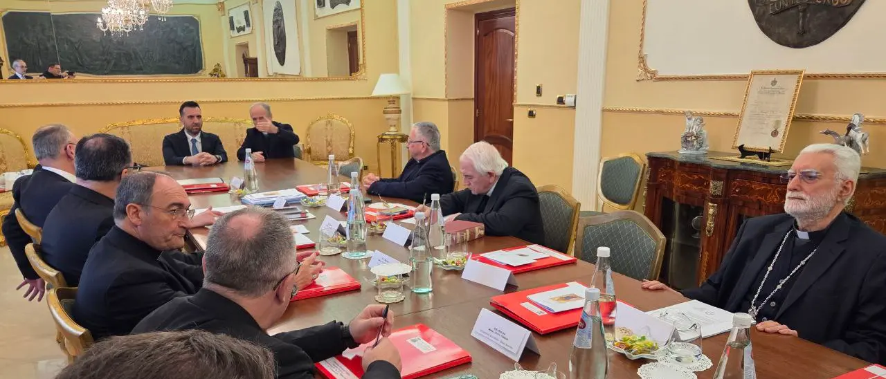 Non solo l'autonomia differenziata, ora la Chiesa \n\ncritica il Governo Meloni anche\u00A0sulle politiche migratorie (e il referendum)\n