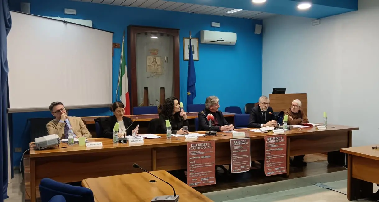 A Bagnara il duello tra No e Si sugli equilibri dello Stato. Lombardo: «Riforma ipocrita»\n