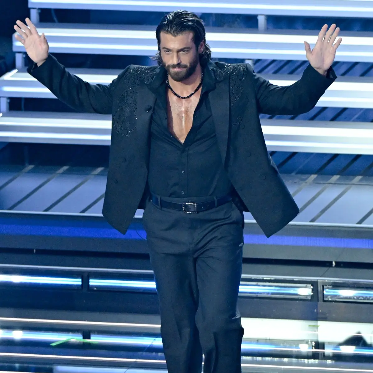 Can Yaman, da Sanremo a Sandokan: tre allenamenti al giorno e il digiuno 16:8 per trasformarsi nel pirata di Rai 1\n