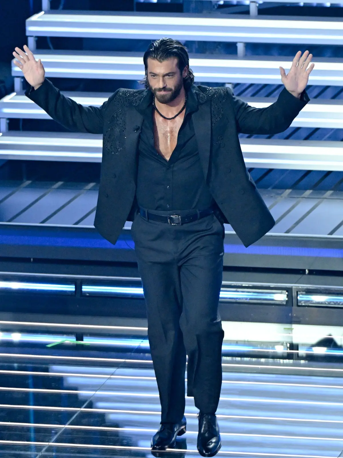 Can Yaman, da Sanremo a Sandokan: tre allenamenti al giorno e il digiuno 16:8 per trasformarsi nel pirata di Rai 1\n