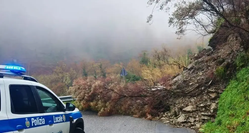 Crepe in casa dopo una frana, a Fuscaldo evacuate 4 famiglie: altre 10 erano state sgomberate tra Diamante e Belvedere\n