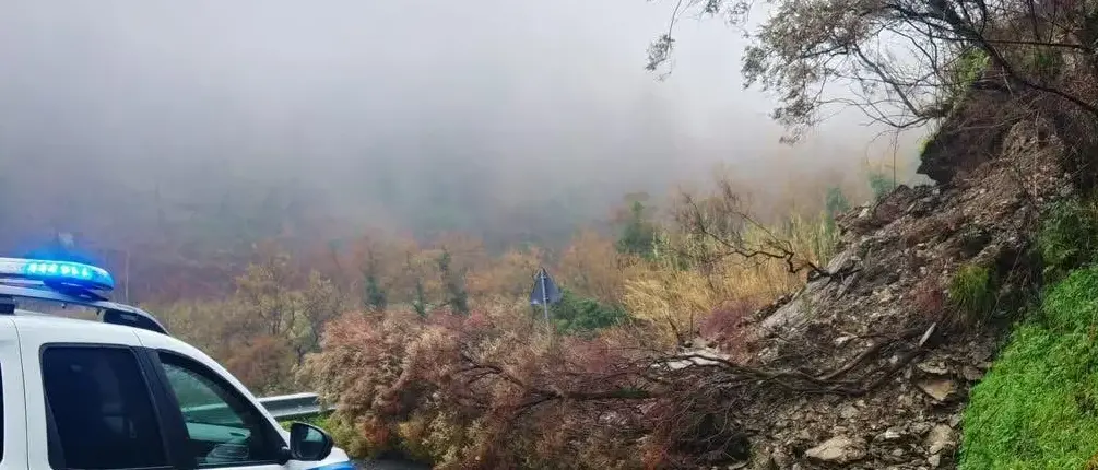 Crepe in casa dopo una frana, a Fuscaldo evacuate 4 famiglie: altre 10 erano state sgomberate tra Diamante e Belvedere\n