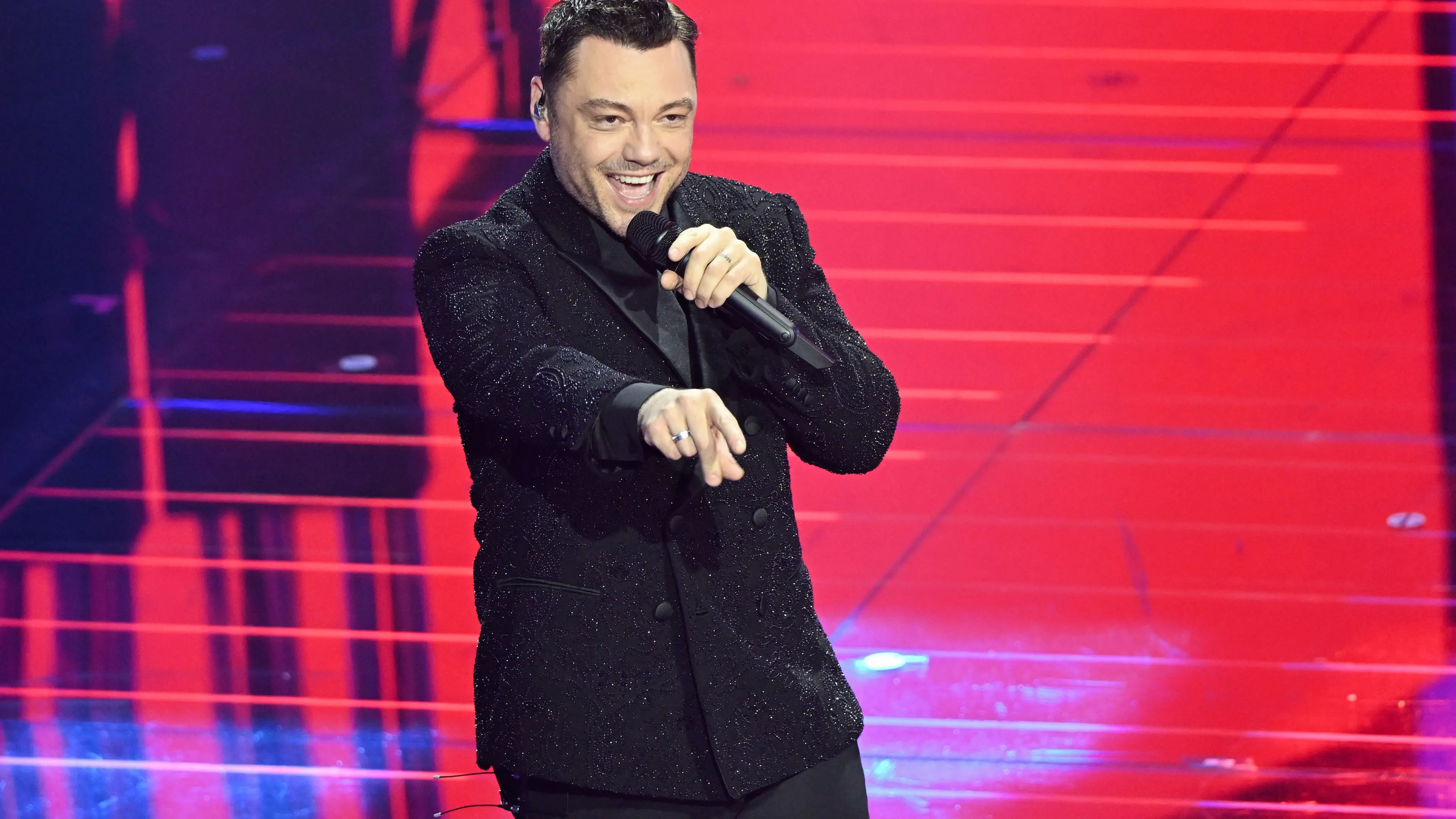 <p>Tiziano Ferro a Sanremo</p>\\n , Pool Sanremo 02