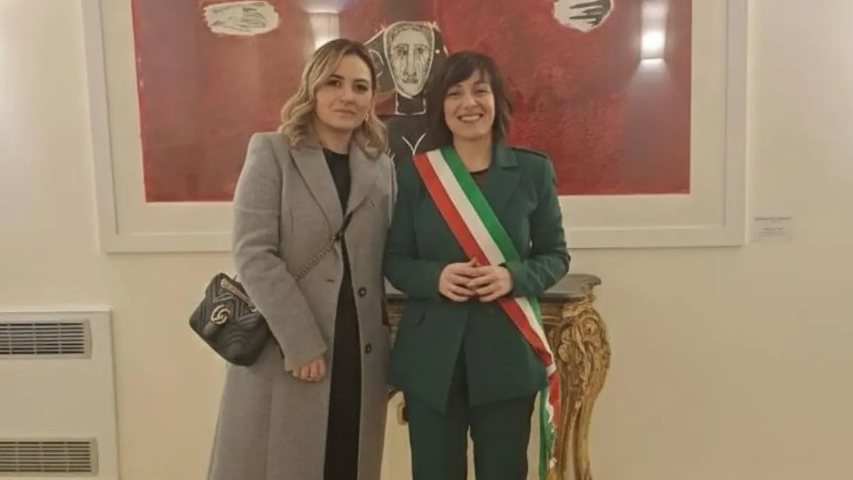 Il sindaco di Crosia, Maria Teresa Aiello, insieme al nuovo vicesindaco Mariateresa Cosentino