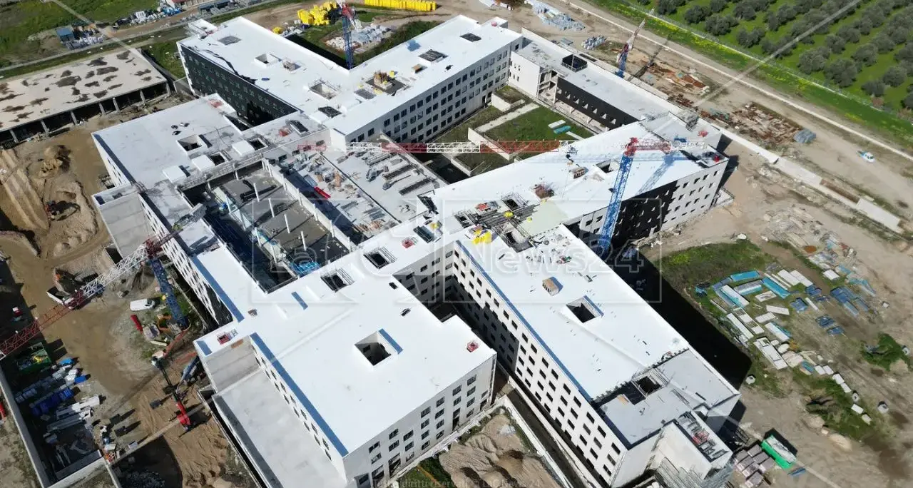 Nuovi ospedali in Calabria, la Regione chiede la proroga dello stato d’emergenza per completare i cantieri\n