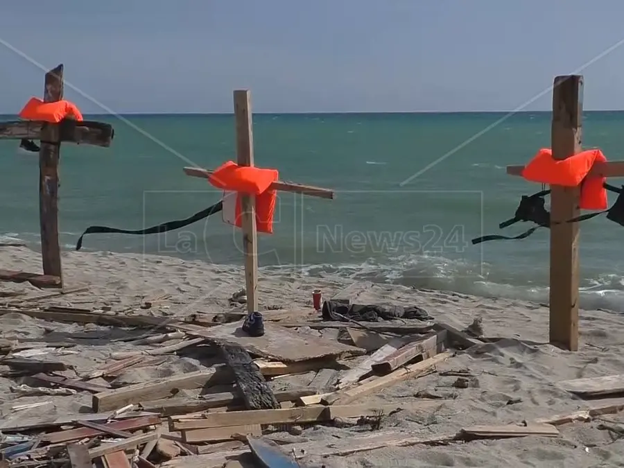 Il naufragio di Cutro tre anni dopo: una tragedia che si ripete ogni giorno nel Cimitero Mediterraneo