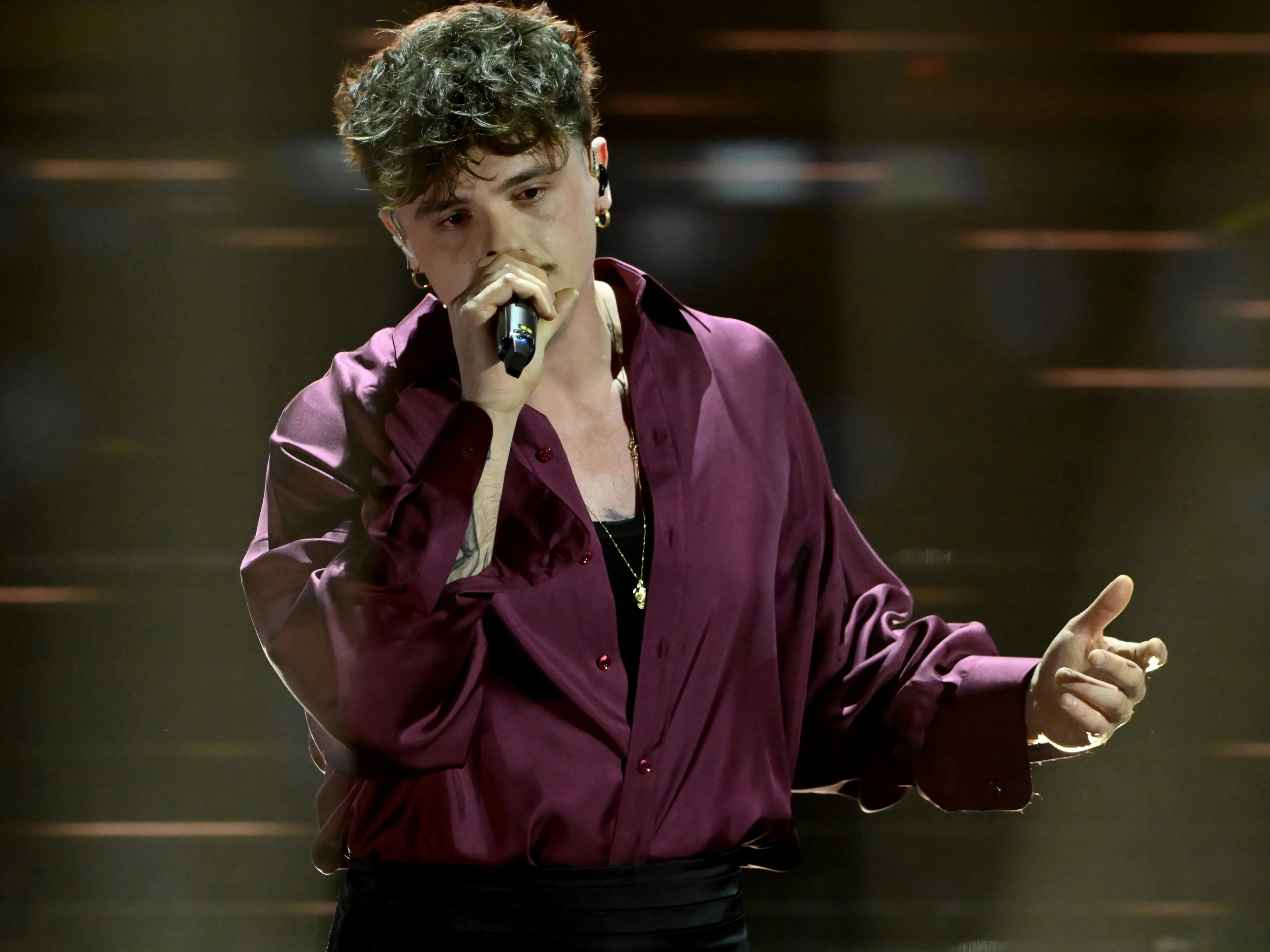 Olly tra Belén e Benedetta Quagli: a Sanremo esplode il gossip, basta un like e il web impazzisce\n