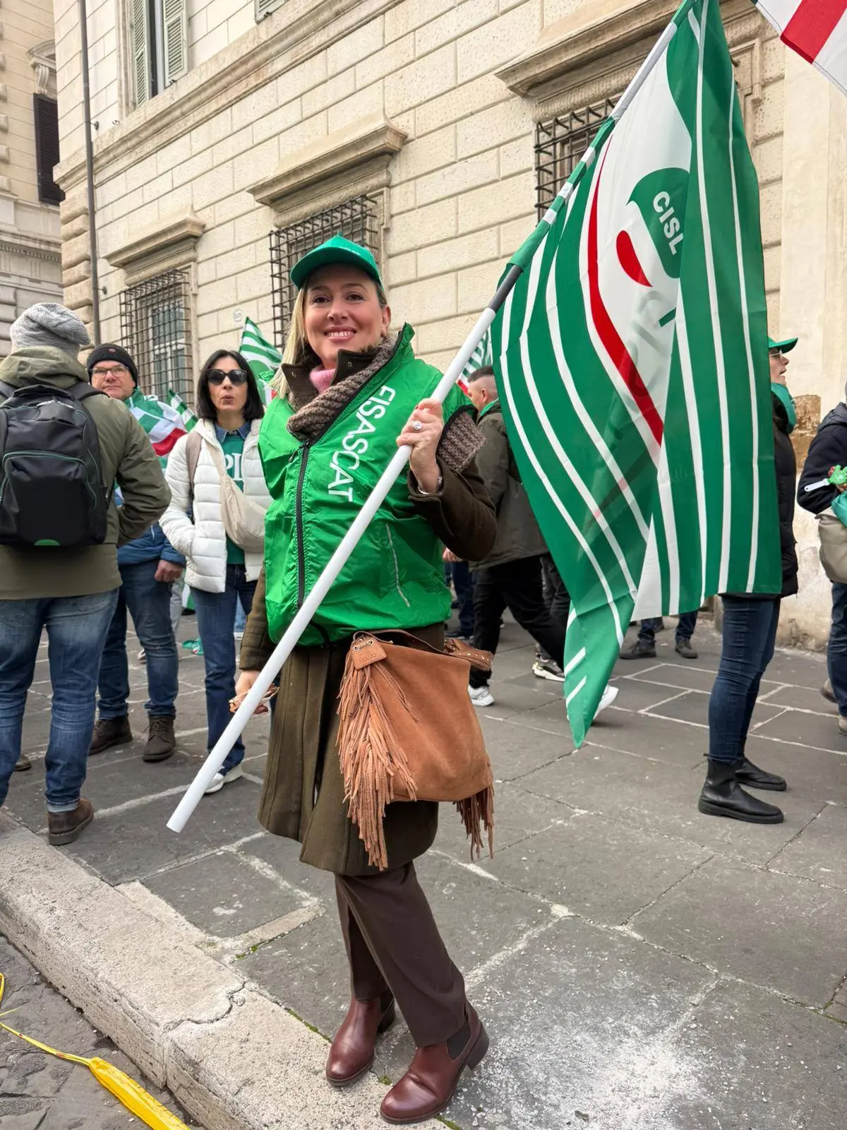 Stipendi a metà e arretrati, 90 lavoratori Full Service in difficoltà: l’appello della Fisascat Cisl\n\u00A0\n