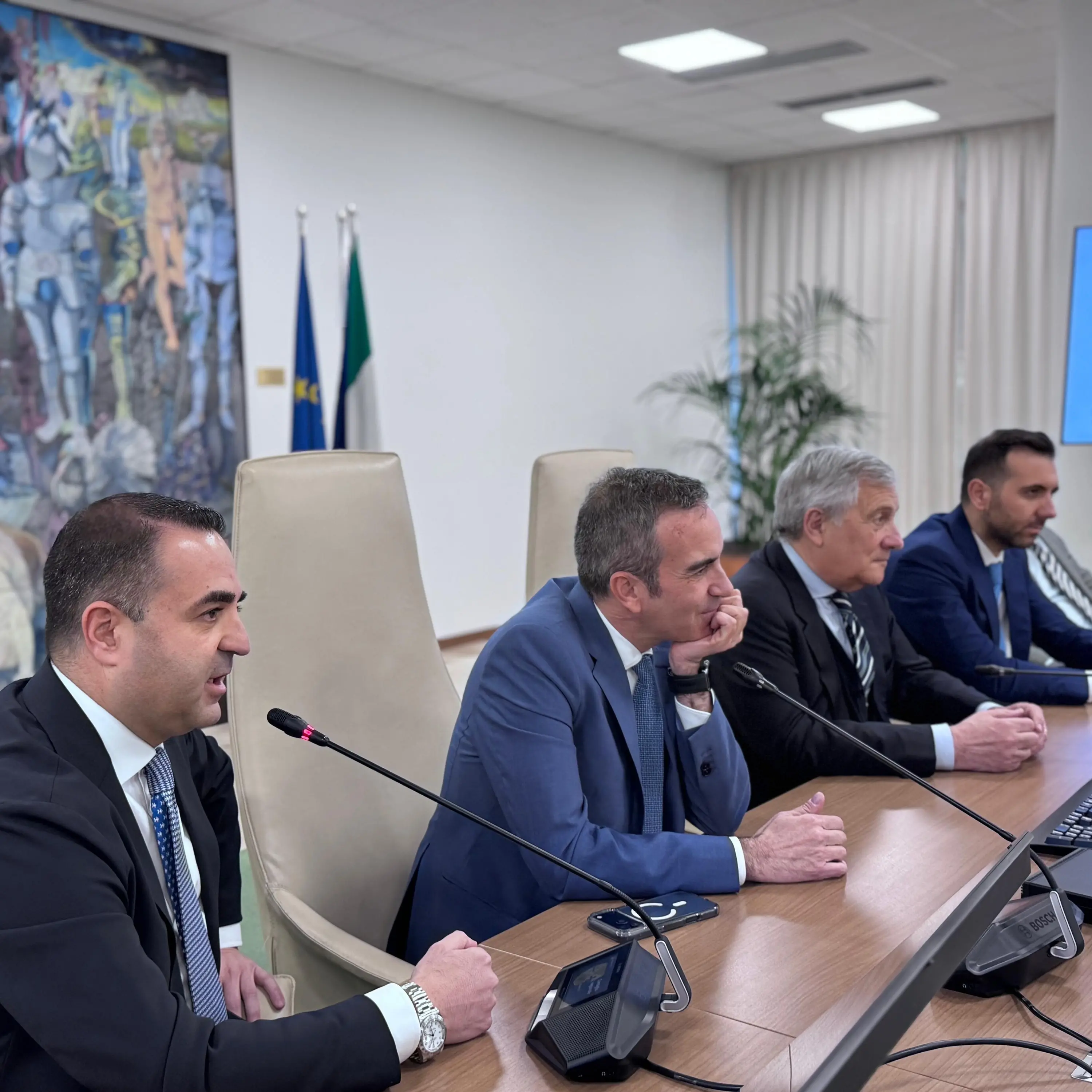 <p>Autogol e divisioni: il centrodestra a Reggio Calabria e Catanzaro è peggio del Pd e litiga su sindaci e candidati</p>