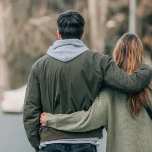 <p>Sanremo oltre la musica: <span style=\"color:hsl(0, 75%, 60%);\">boom di escort</span> e “fidanzati a noleggio” durante il Festival</p>