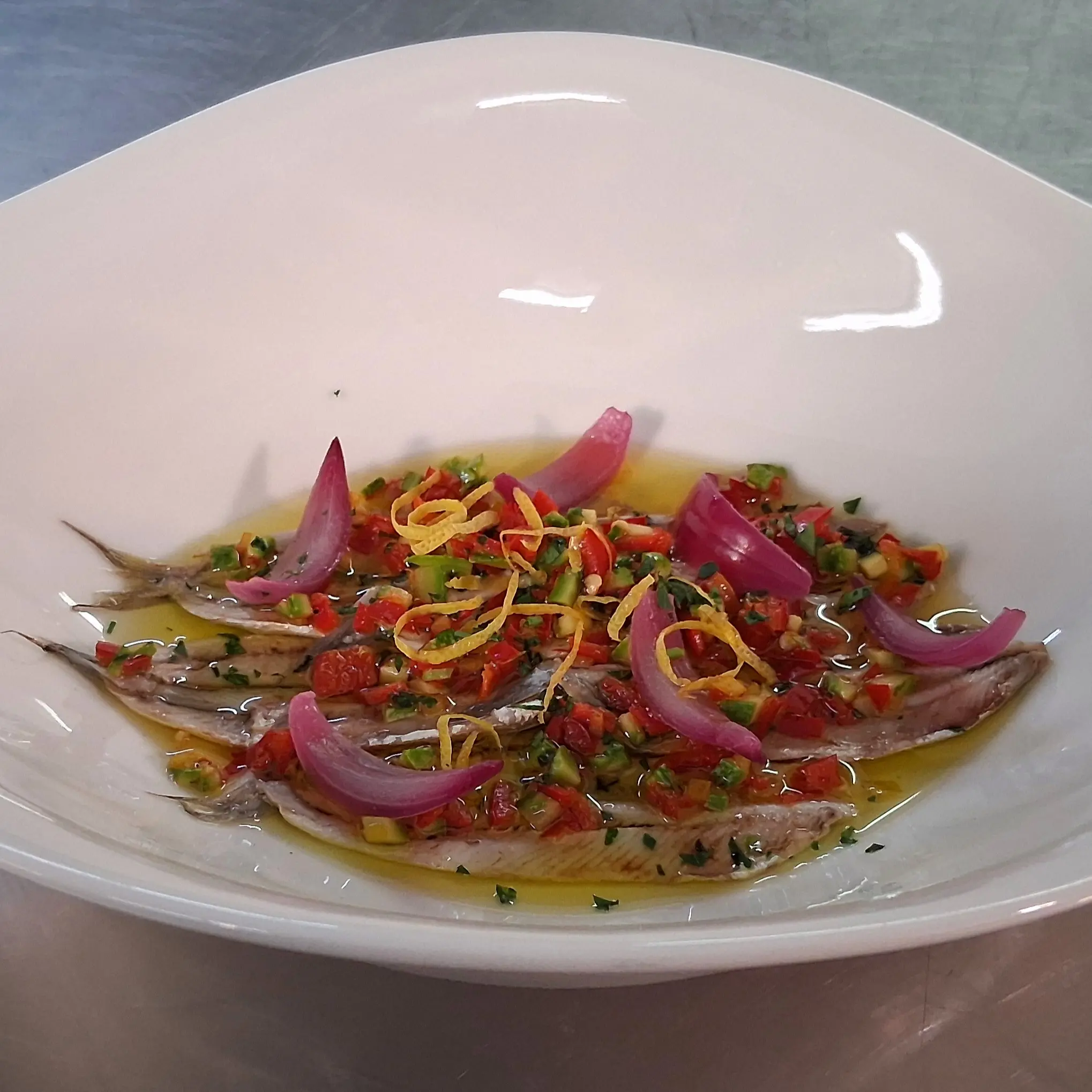 Sanremo nel cuore, la Calabria nel piatto: l'omaggio del ristorante “L’Approdo” che esalta l’Italia del Festival su LaC Tv\n