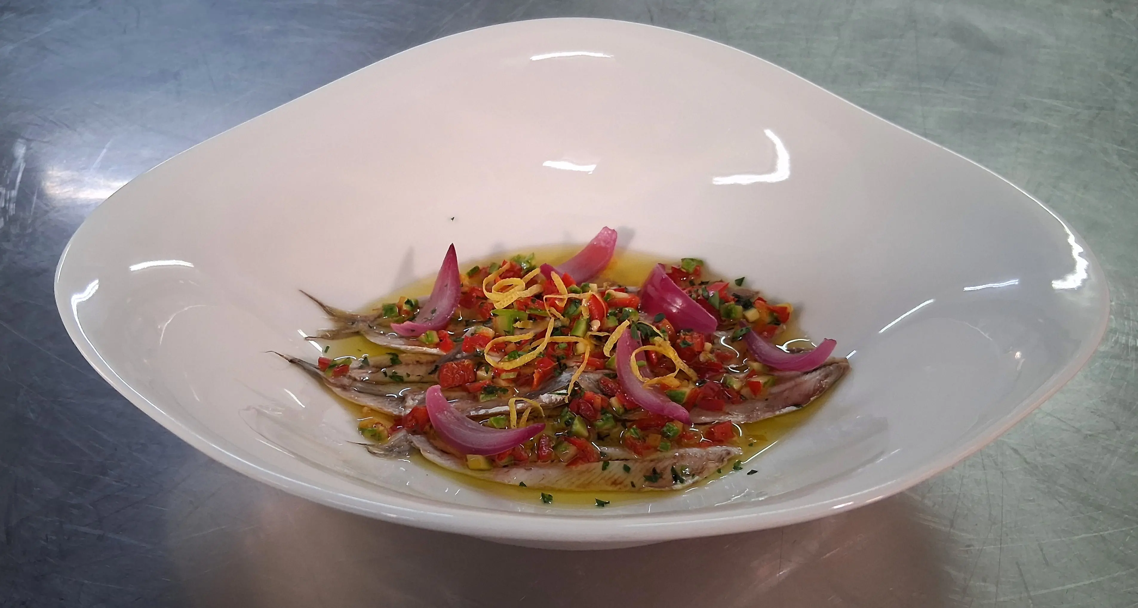 Sanremo nel cuore, la Calabria nel piatto: l'omaggio del ristorante “L’Approdo” che esalta l’Italia del Festival su LaC Tv\n