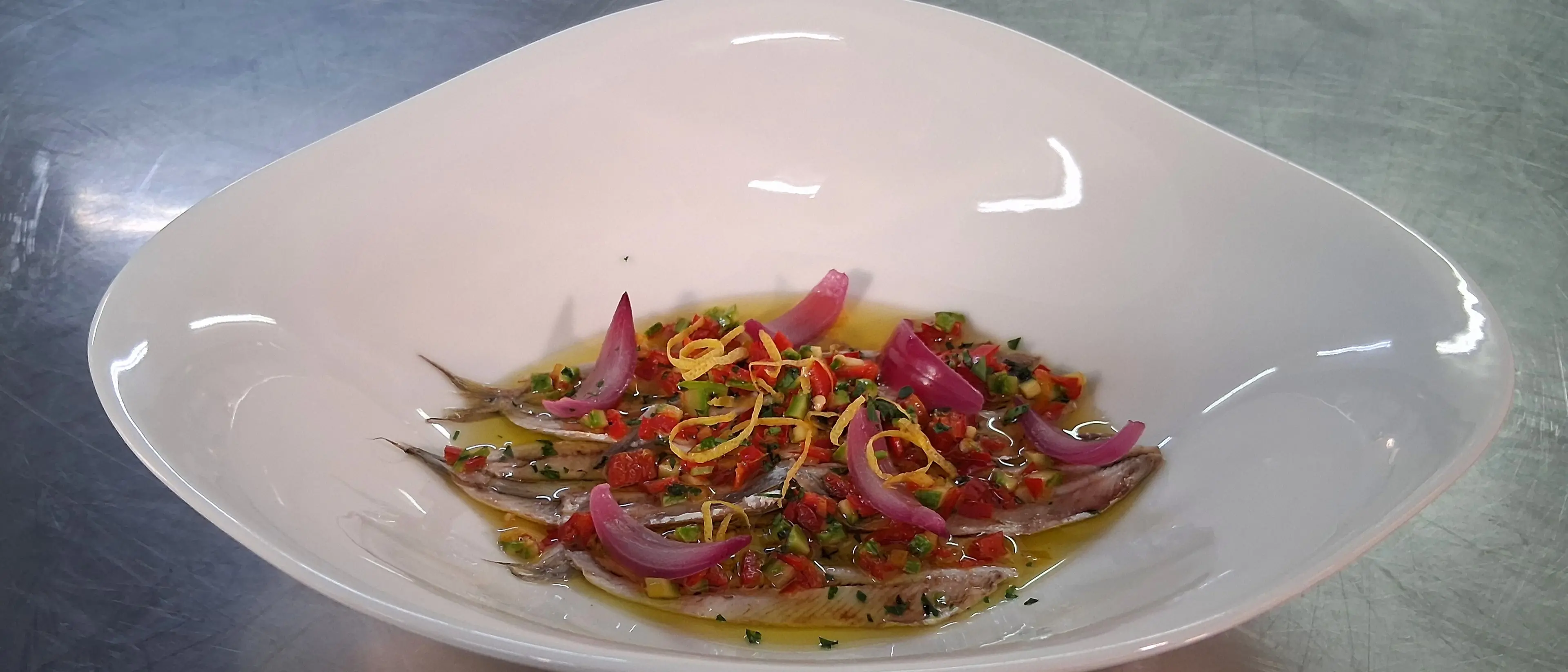 Sanremo nel cuore, la Calabria nel piatto: l'omaggio del ristorante “L’Approdo” che esalta l’Italia del Festival su LaC Tv\n