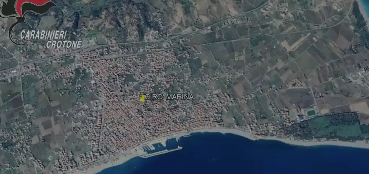 ’Ndrangheta a Cirò, il pentito: «Ecco chi tiene attiva la cosca con i soldi della droga. Hanno kalashnikov e bazooka»\n