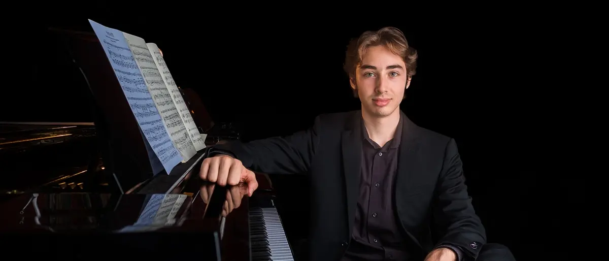 Il pianista Josef Edoardo Mossali in concerto a Gioia Tauro\n