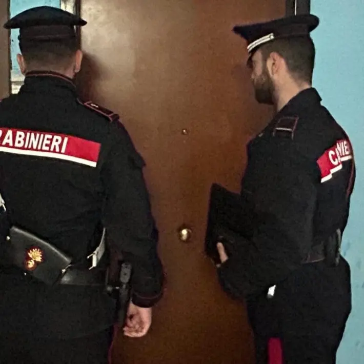 Mantova, deve eseguire sfratto esecutivo: ufficiale giudiziario trova inquilino impiccato\n