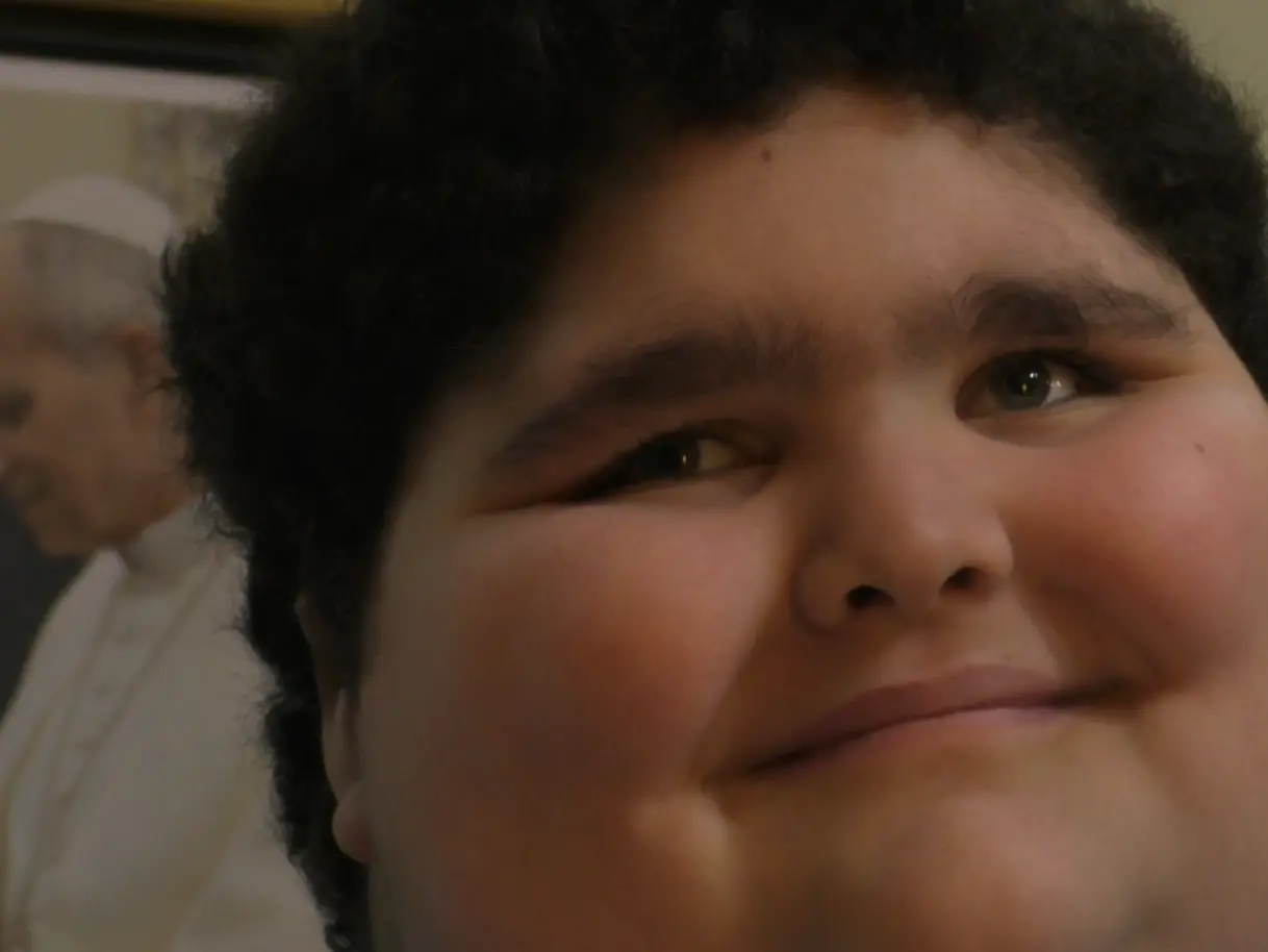 Dodici anni e quasi 200 chili per una rara malattia, la storia di Mariano che ha conquistato anche il Papa: «Non mi aspettavo questo affetto»