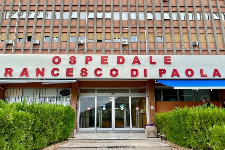Ospedale di Paola, la figlia di un paziente: «Professionalità straordinaria e profonda umanità»\n