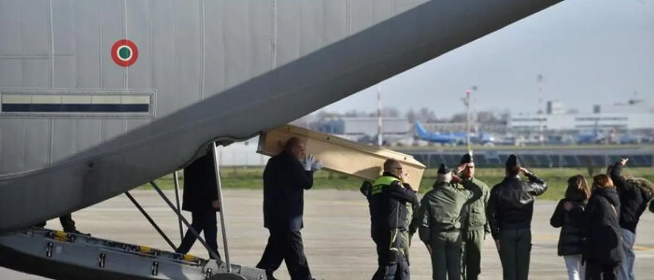 Quanto vale una vita? La Svizzera stanzia 55 mila euro per le famiglie delle vittime del rogo di Crans-Montana e per i 115 feriti\n