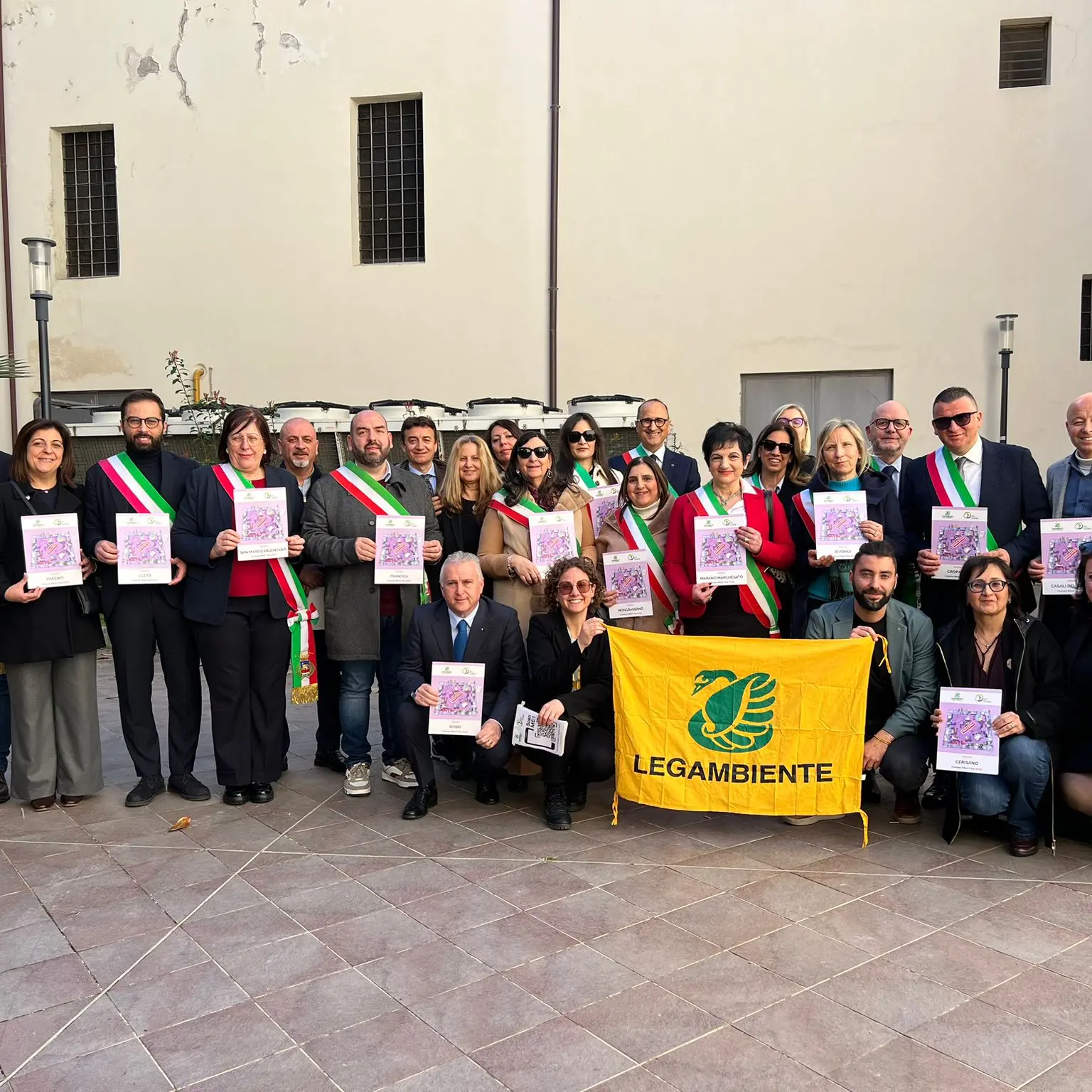 Raccolta differenziata, la Calabria migliora (ma lentamente): ecco L’ELENCO dei Comuni ricicloni\n