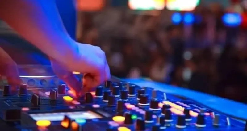 Anche Reggio canta Sanremo, ma il weekend è ricco di iniziative con dinner show, visioni collettive, mostre e concerti\n