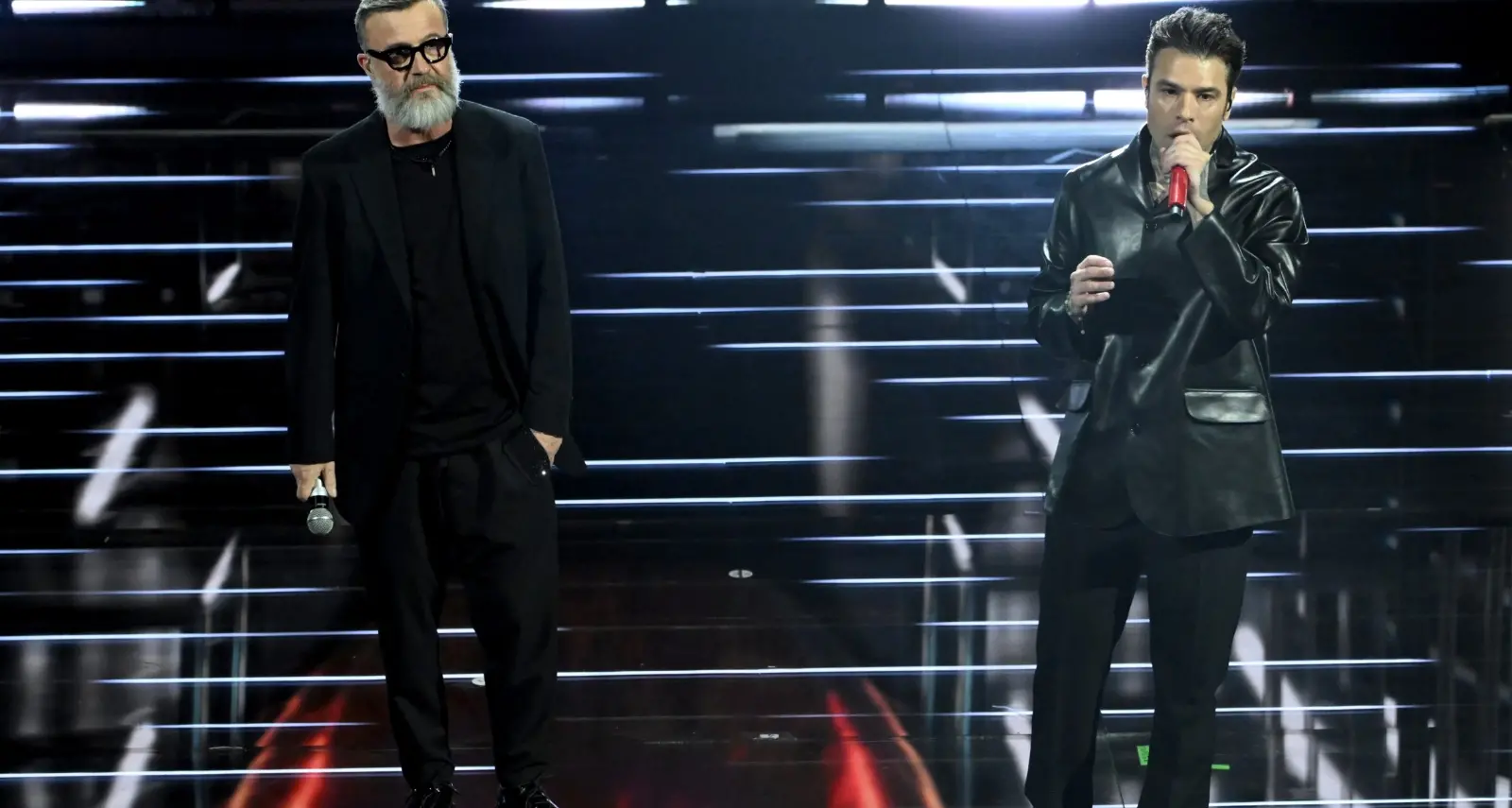 Fedez e Achille Lauro, gelo sul palco dell’Ariston: presentazione saltata, voci di tradimento e il fantasma di Chiara Ferragni\n
