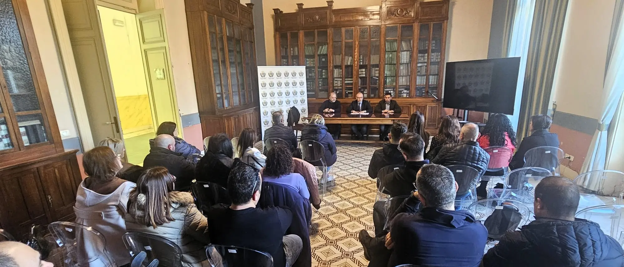 A Palazzo Alvaro l'incontro con i Tirocinanti, Versace: «La Città Metropolitana sta facendo la sua parte, ci aspettiamo che anche la Regione faccia lo stesso»\n