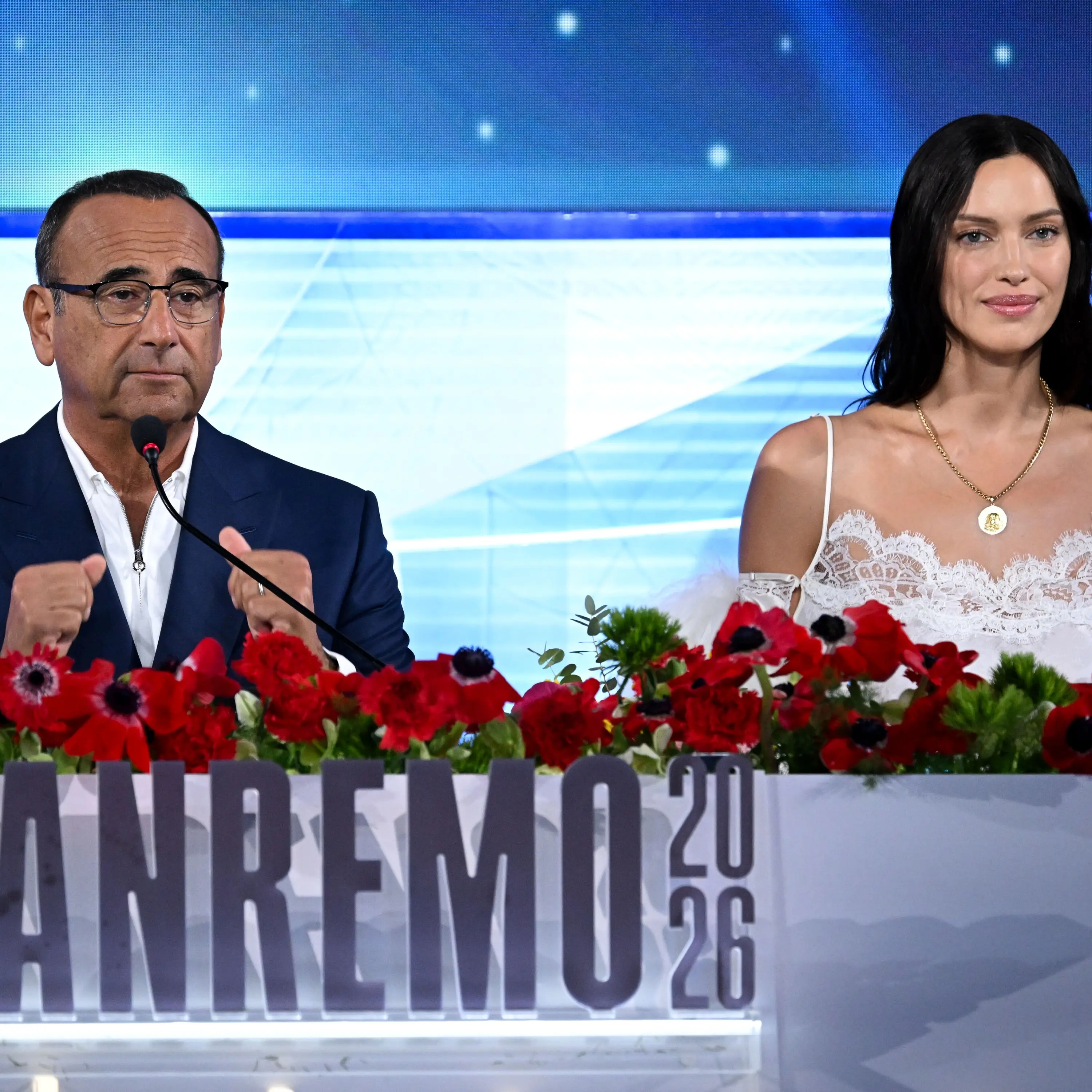 Irina Shayk arriva a Sanremo, incassa il cachet e svicola sull’Ucraina tra “pace e amore” e frasi da calendario\n