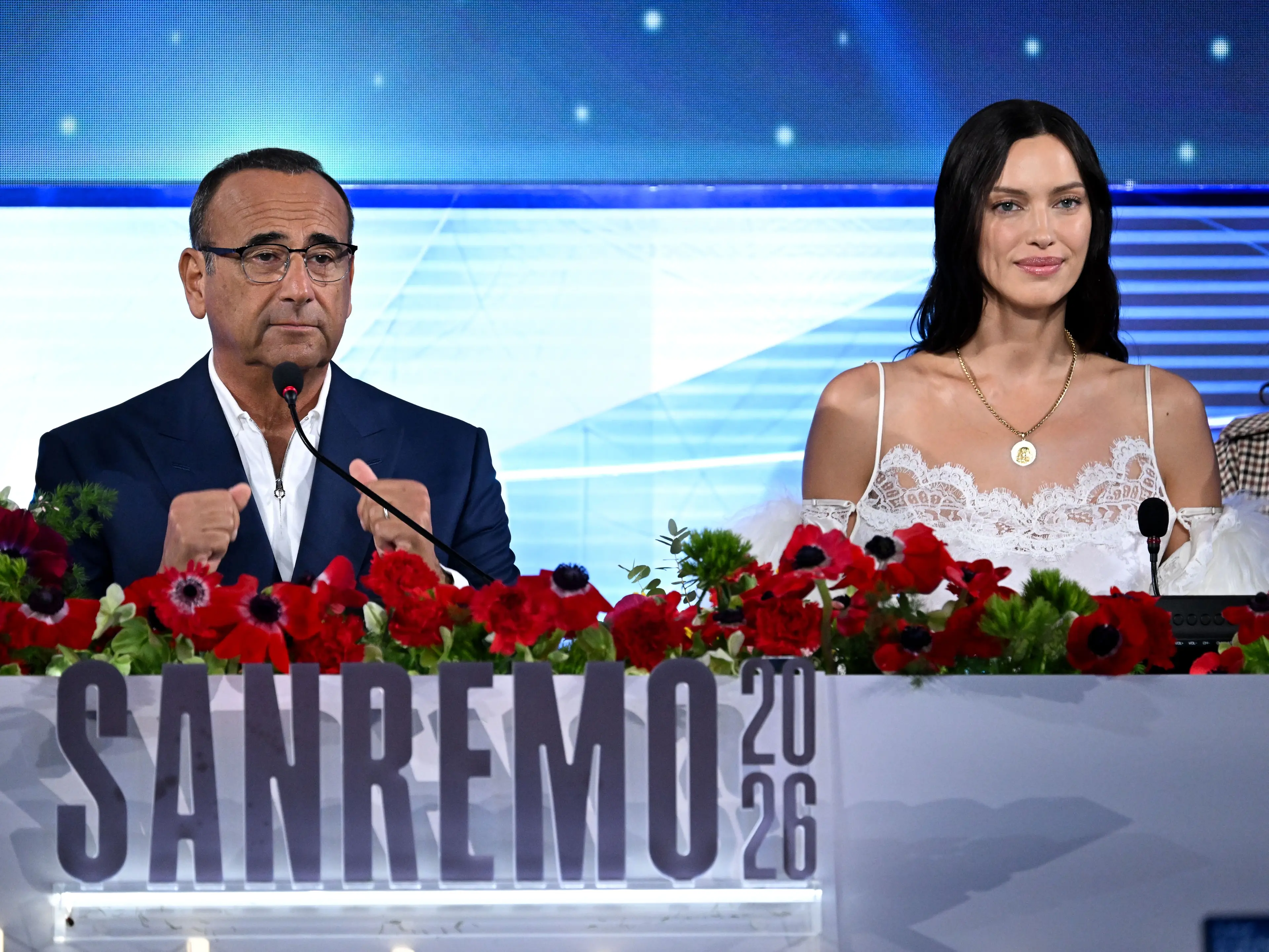 Irina Shayk arriva a Sanremo, incassa il cachet e svicola sull’Ucraina tra “pace e amore” e frasi da calendario\n