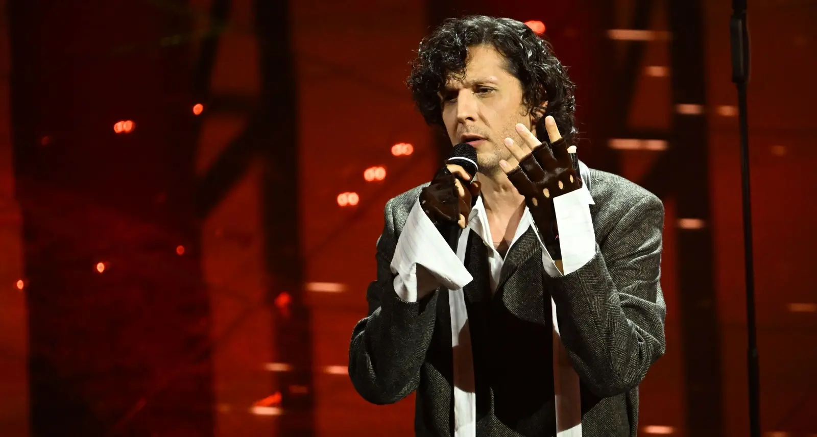 Ermal Meta: «Agli odiatori voglio bene per dispetto»\u00A0e «Gaza e Palestina non sono una bestemmia, la bestemmia è cancellarle»\n