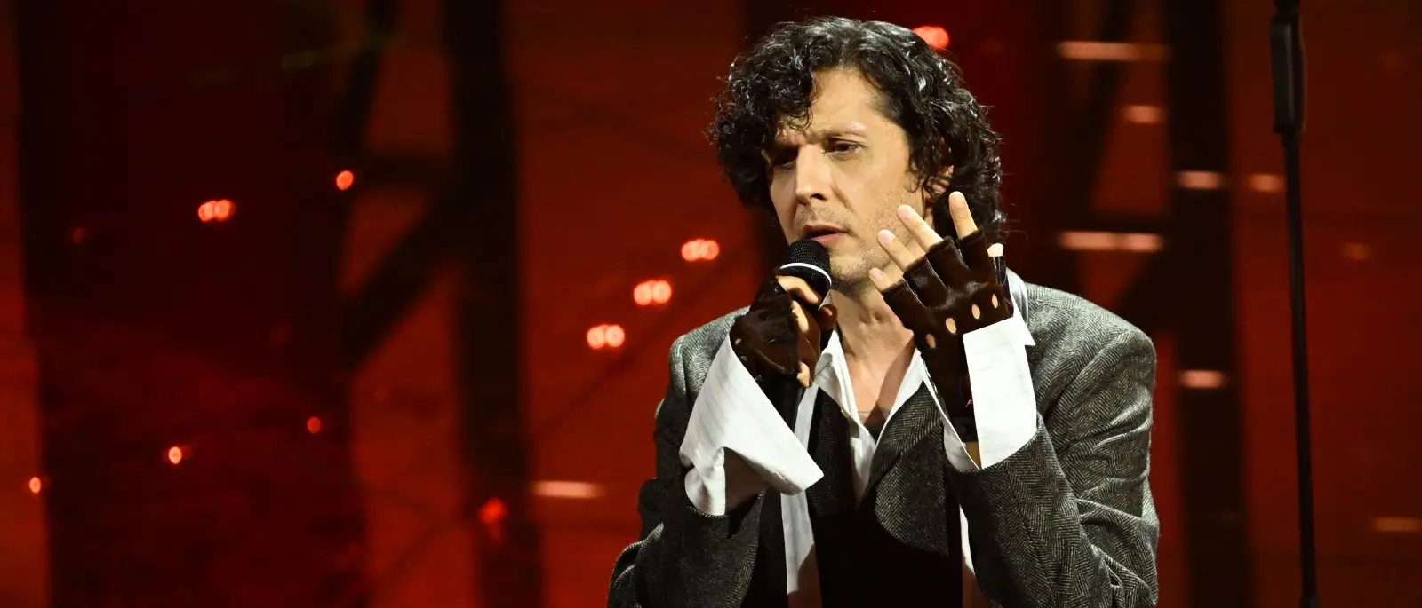 Ermal Meta: «Agli odiatori voglio bene per dispetto»\u00A0e «Gaza e Palestina non sono una bestemmia, la bestemmia è cancellarle»\n