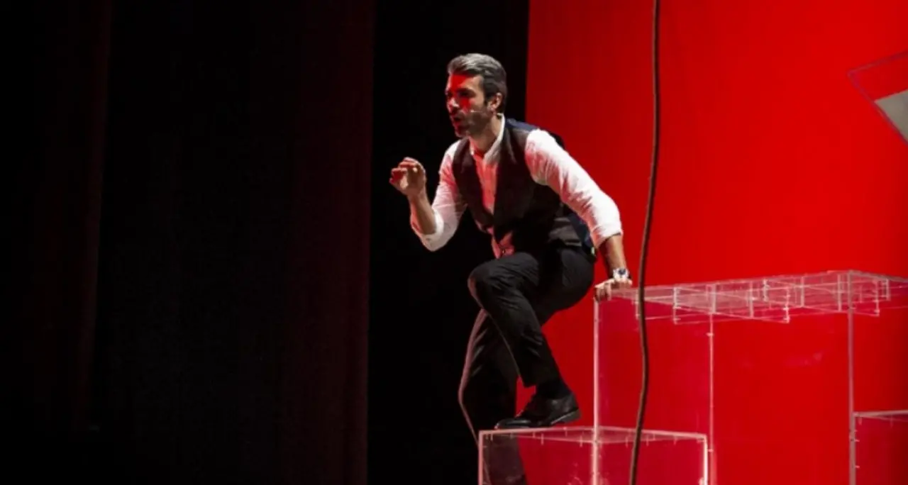 Il “quasi-ghosting”: Luca Argentero sparisce, Carlo Conti risponde... e vissero tutti chiariti\n