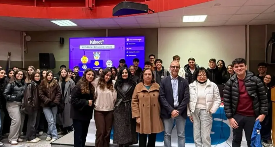 Locri, la cultura del dono entra nelle aule: l’AVIS dialoga con gli studenti e accende una nuova consapevolezza tra le giovani generazioni\n