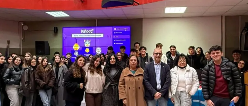 Locri, la cultura del dono entra nelle aule: l’AVIS dialoga con gli studenti e accende una nuova consapevolezza tra le giovani generazioni\n