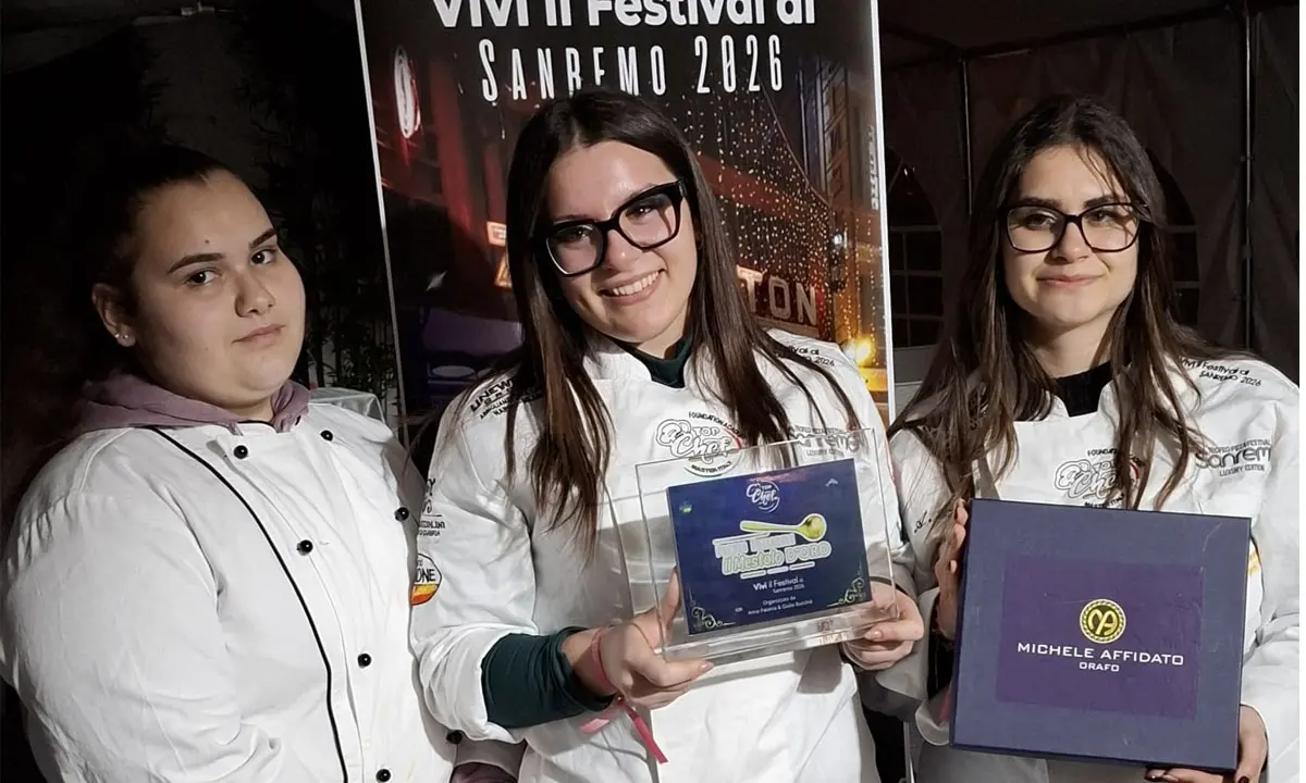 Paola trionfa a Sanremo: “Calabria ripiena” conquista il Mestolo d’Oro\n