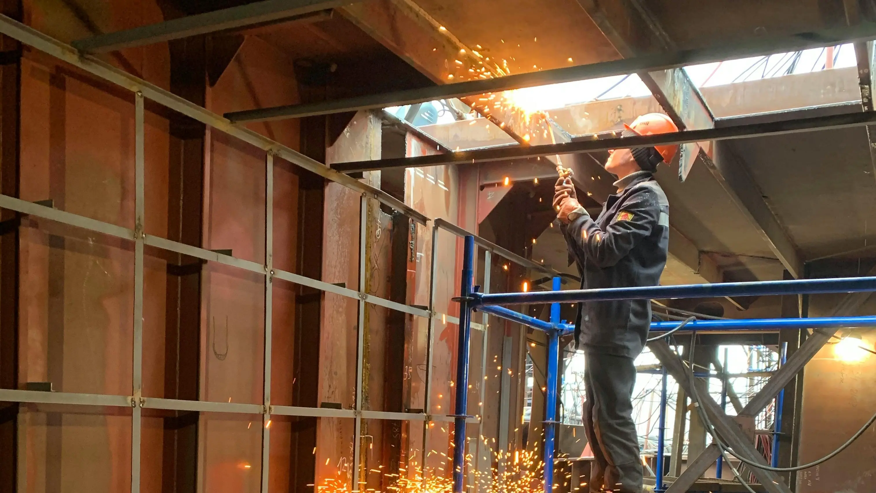 <p>«Alluvioni e frane minacciano le aziende calabresi, <span style=\"color:hsl(0, 75%, 60%);\">a rischio 32mila lavoratori</span>»: l’allarme di Bankitalia</p>