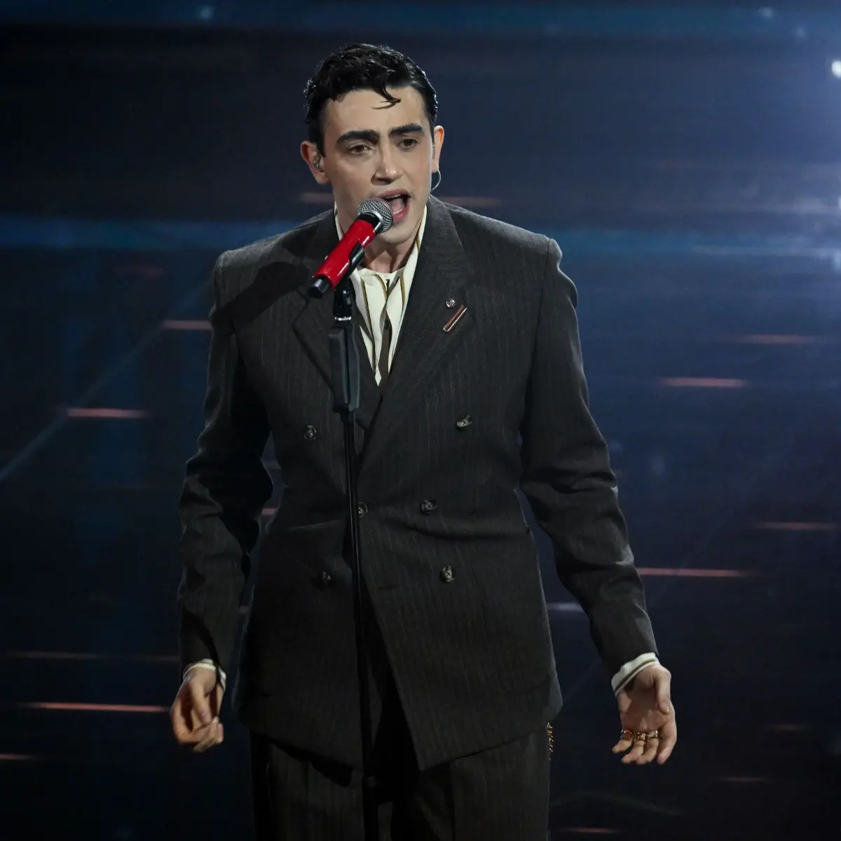 Il Sanremo “domestico” di Michele Bravi:\u00A0«Con Mannoia e Vanoni chiudo un cerchio. Conti? Fin troppo rilassato»\n
