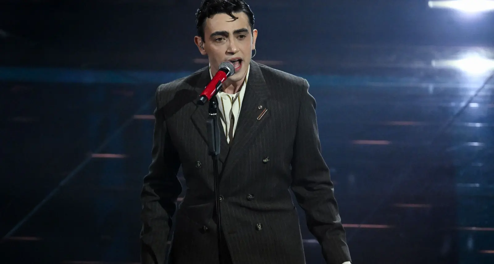 Il Sanremo “domestico” di Michele Bravi:\u00A0«Con Mannoia e Vanoni chiudo un cerchio. Conti? Fin troppo rilassato»\n