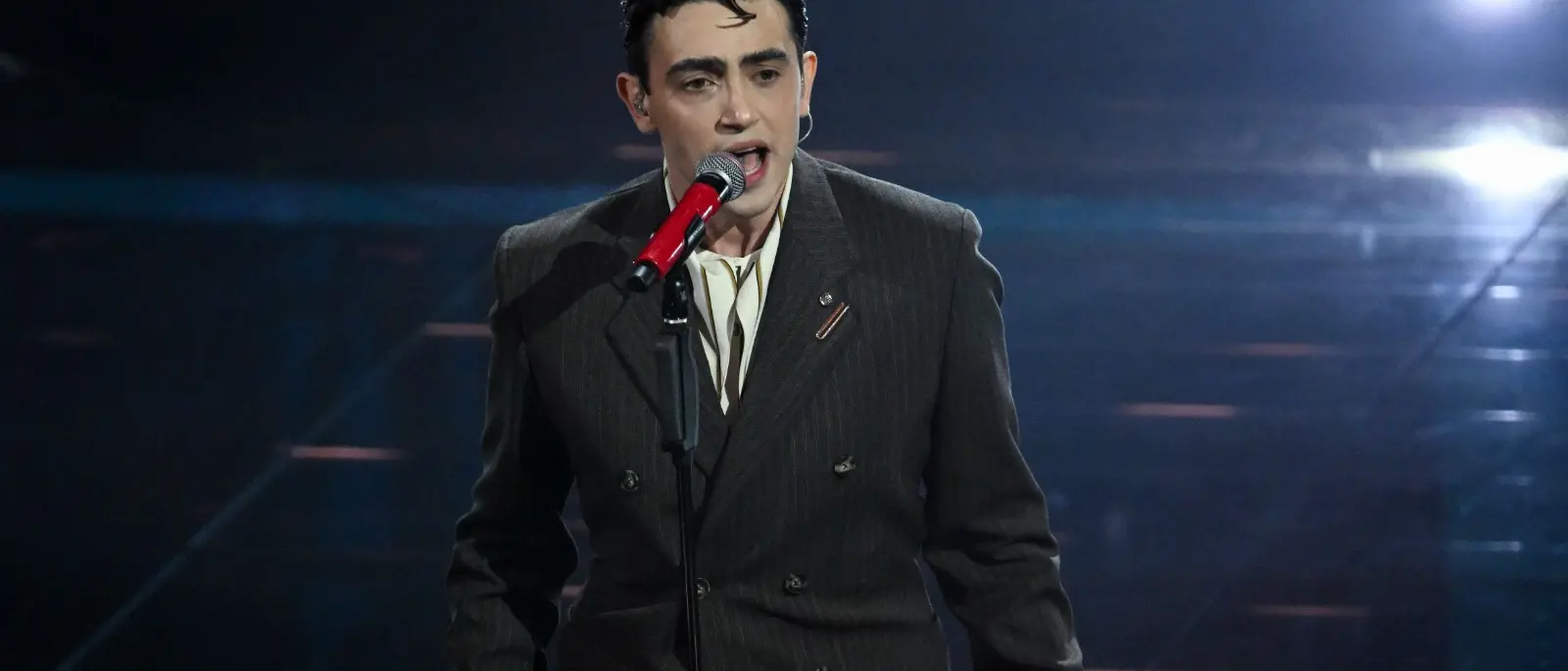 Il Sanremo “domestico” di Michele Bravi:\u00A0«Con Mannoia e Vanoni chiudo un cerchio. Conti? Fin troppo rilassato»\n