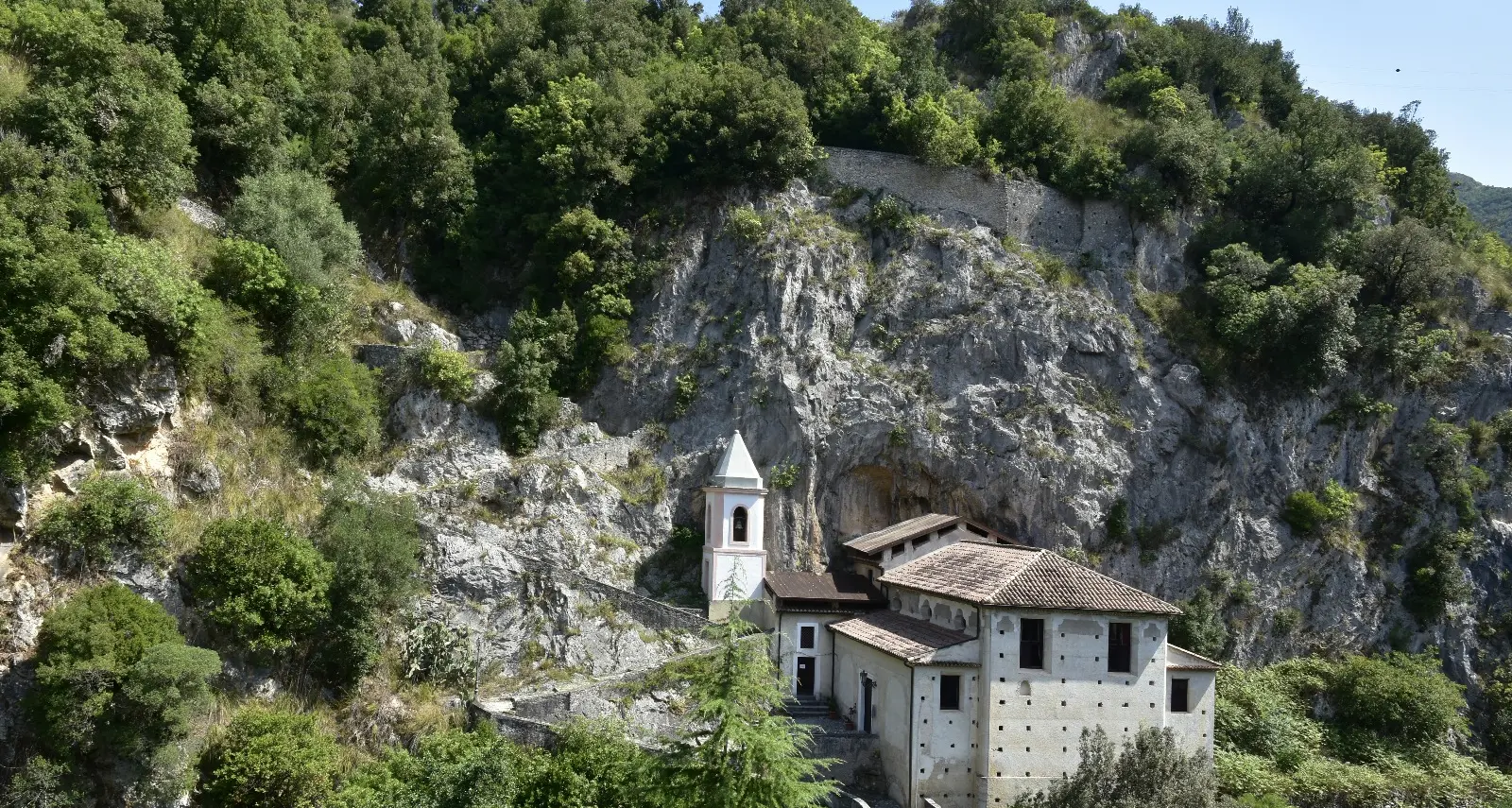 Tra borghi, mare e parchi: cinque comuni della Riviera dei Cedri puntano al turismo integrato, ecco il progetto\n